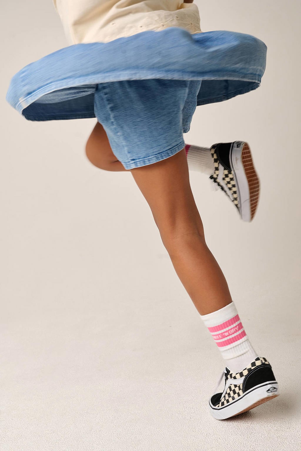 Medium blue denim meisjes Tumble 'n Dry spijkerrok voorzien van elastische tailleband