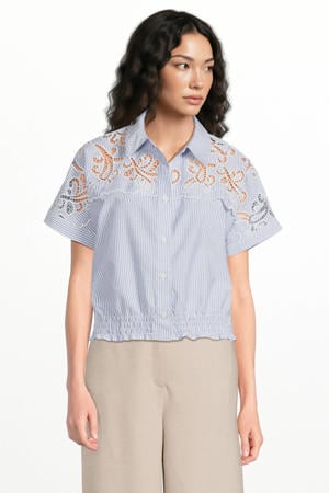 blouse met krijtstreep broderie lichtblauw