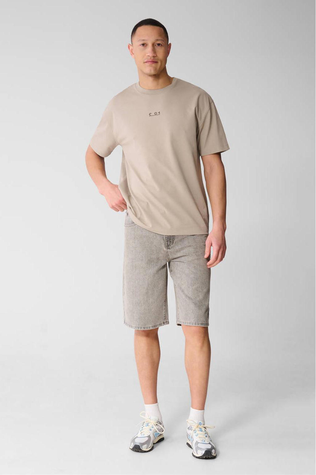 Lichtbruine heren Shoeby regular T-shirt van katoen met logo dessin, korte mouwen en ronde hals