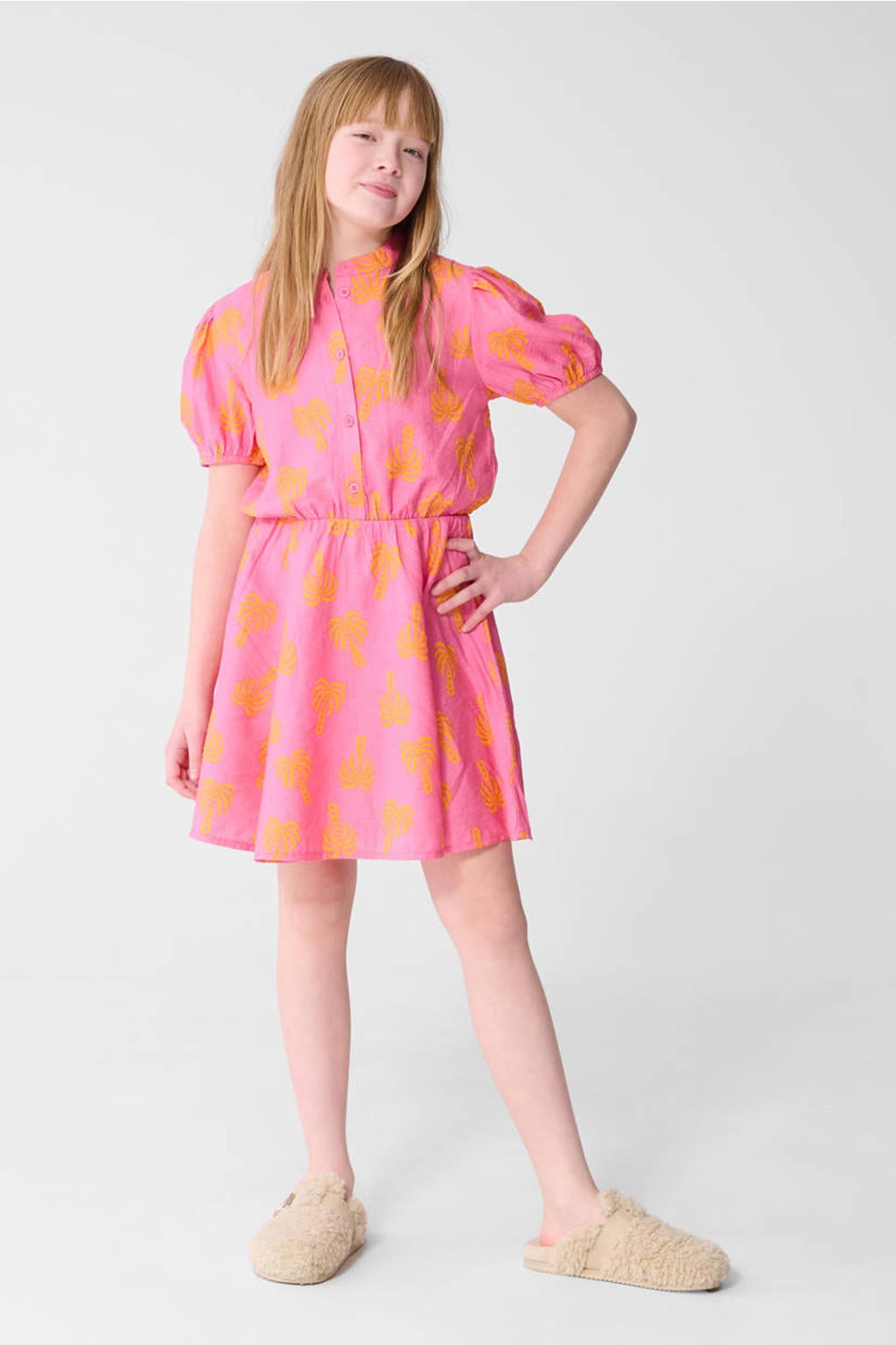 Roze en oranje meisjes Shoeby blousejurk van viscose met korte mouwen, opstaande kraag, knoopsluiting en plooien