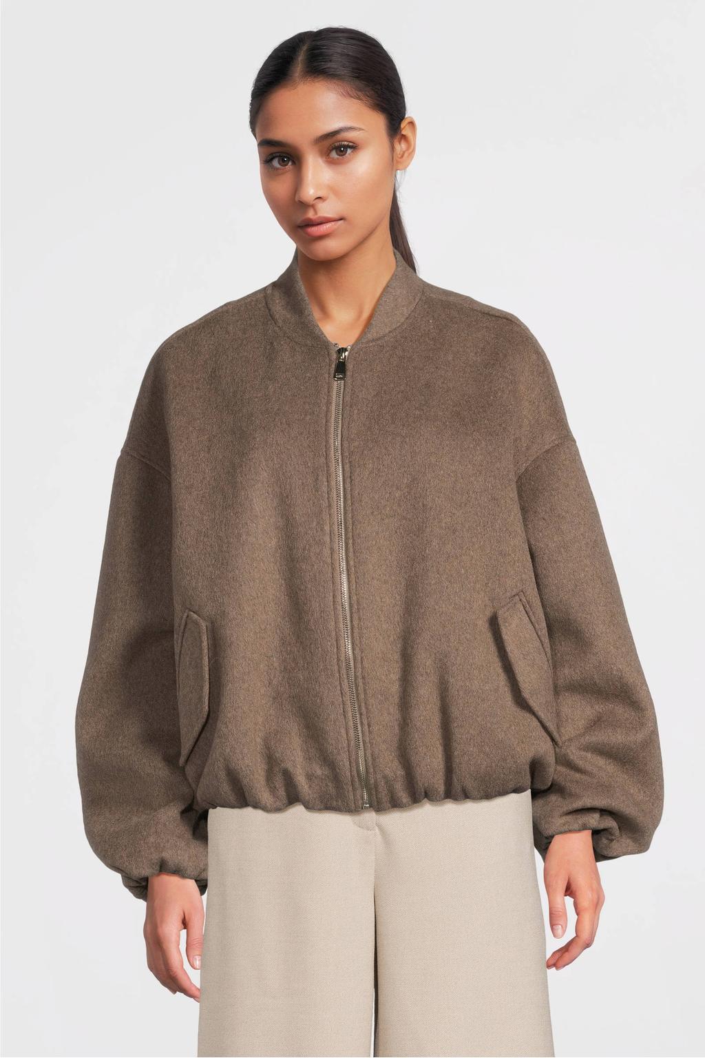 Taupe dames Studio AR by ARMA wollen bomberjack met effen, lange mouwen, ronde hals en ritssluiting