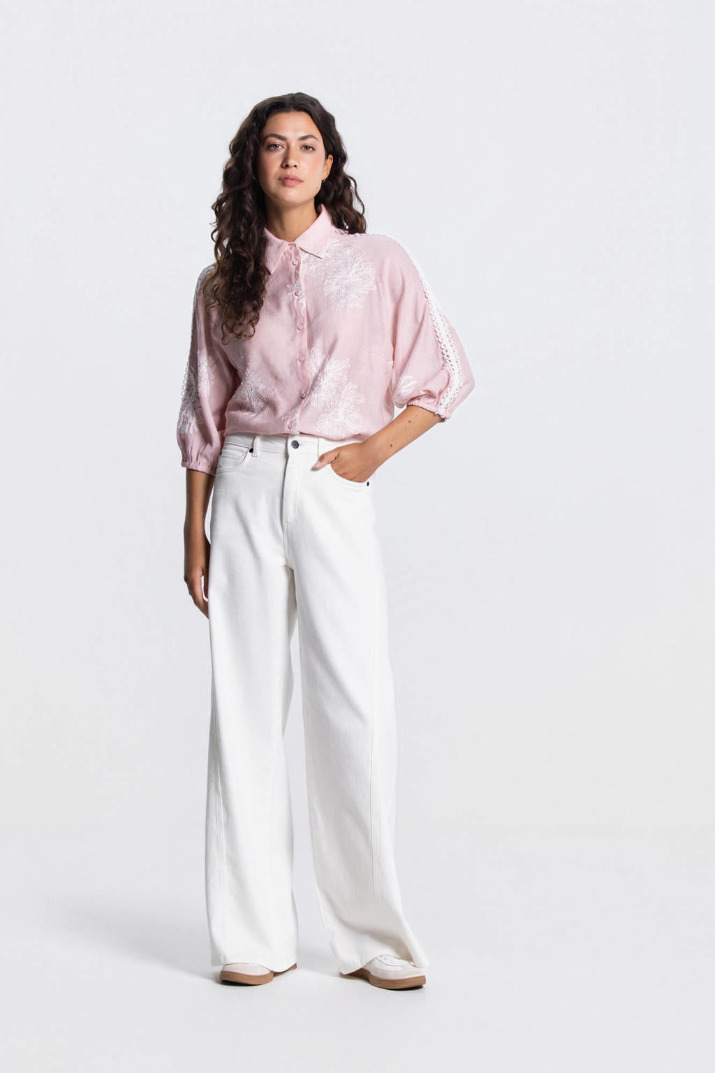 Lichtroze dames JANSEN Amsterdam blouse van viscose met driekwart mouwen, klassieke kraag en knoopsluiting