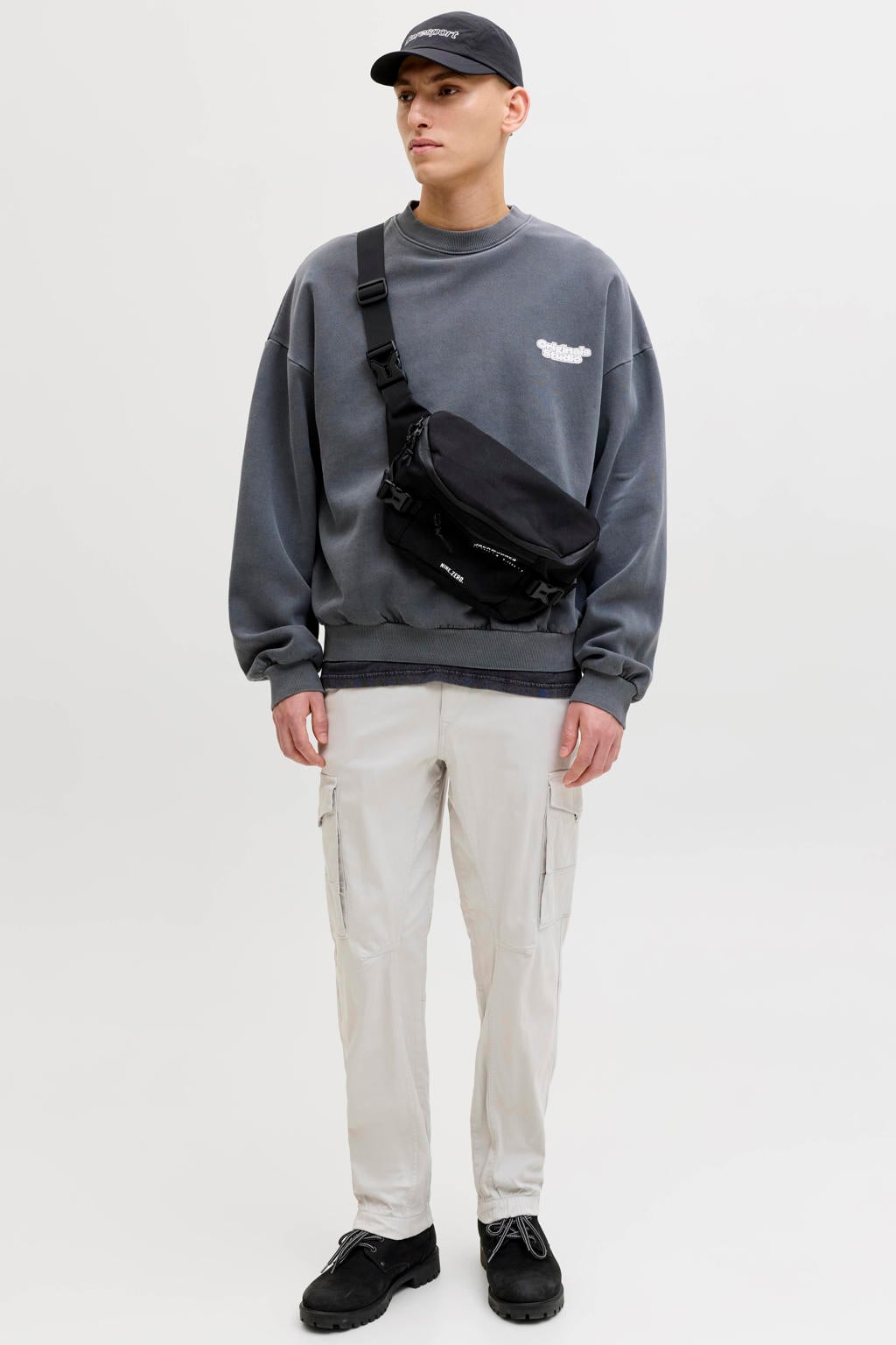 Lichtgrijze heren JACK & JONES PANTS STUDIO slim cargobroek van katoen met effen en riemlussen