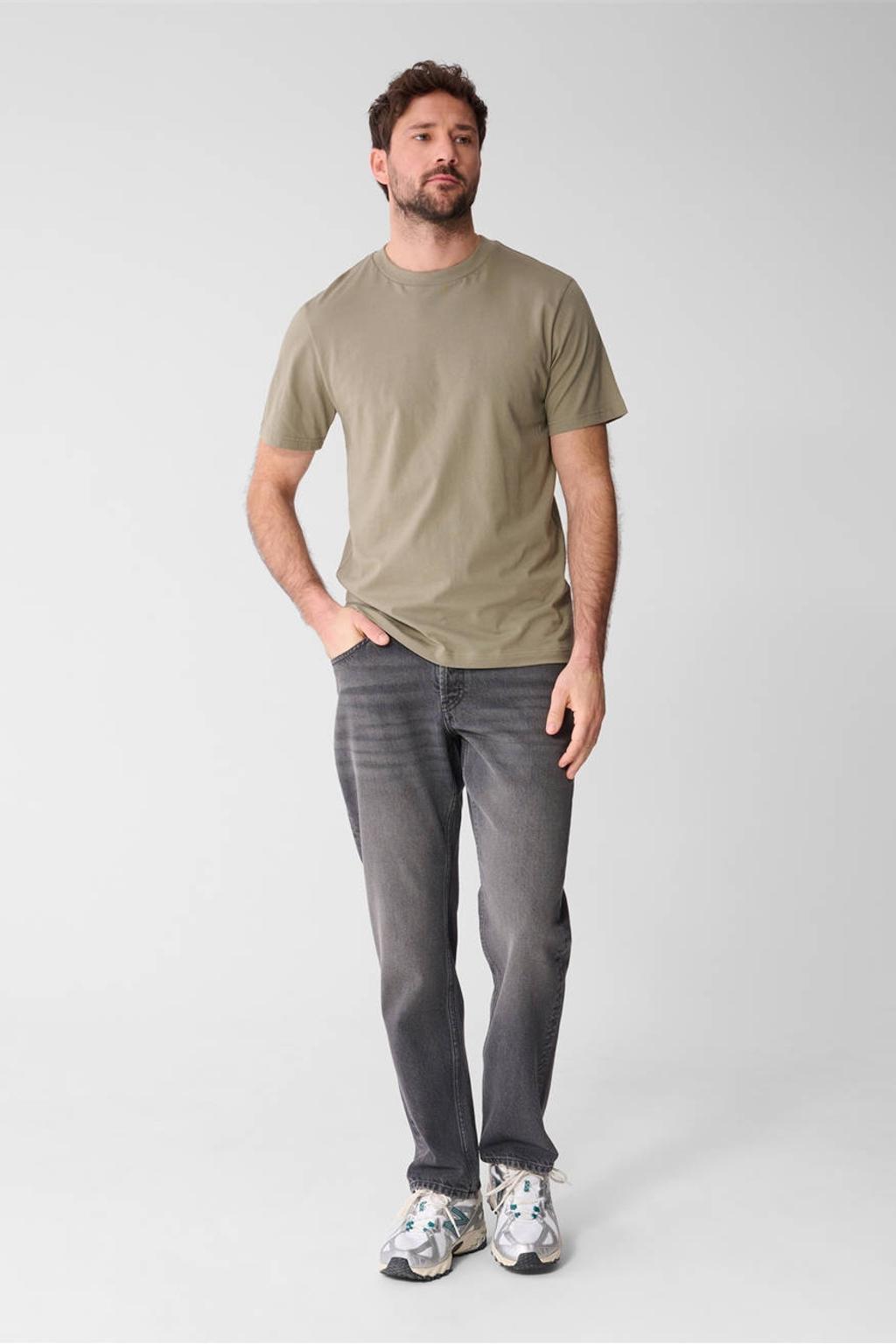 Kakikleurige heren Shoeby regular T-shirt van katoen met backprint, korte mouwen en ronde hals