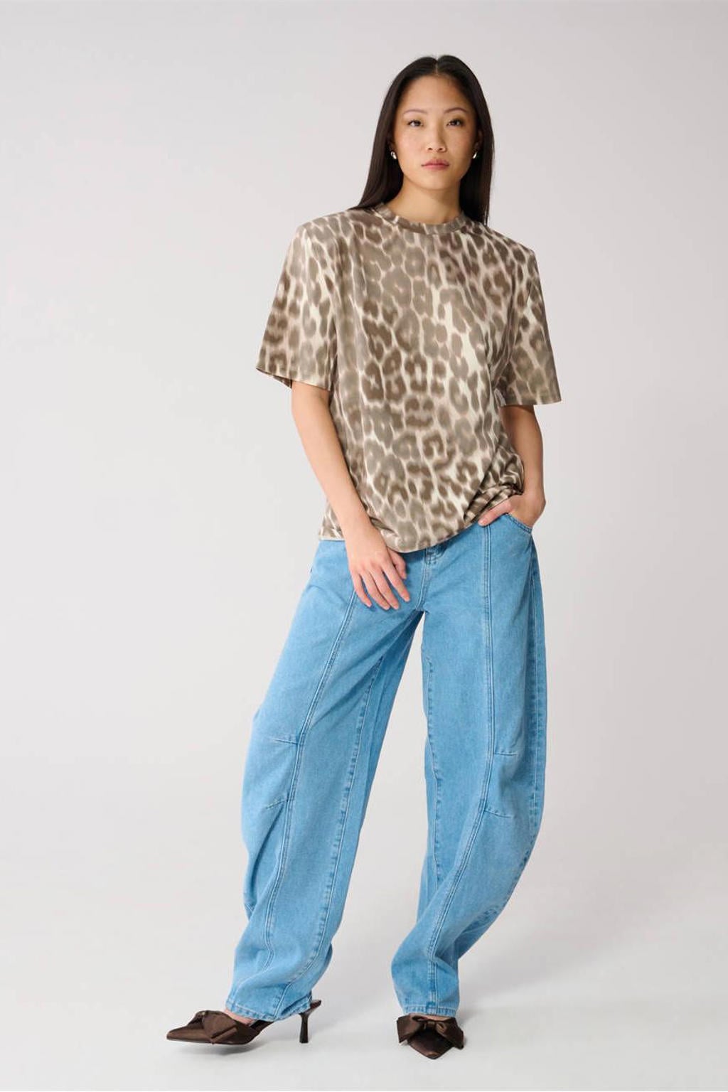 Bruine dames Shoeby top met dierenprint, korte mouwen, ronde hals en schoudervulling