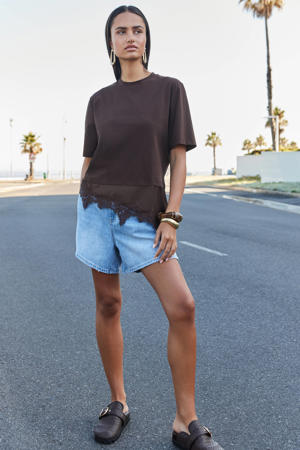 T-shirt bruin