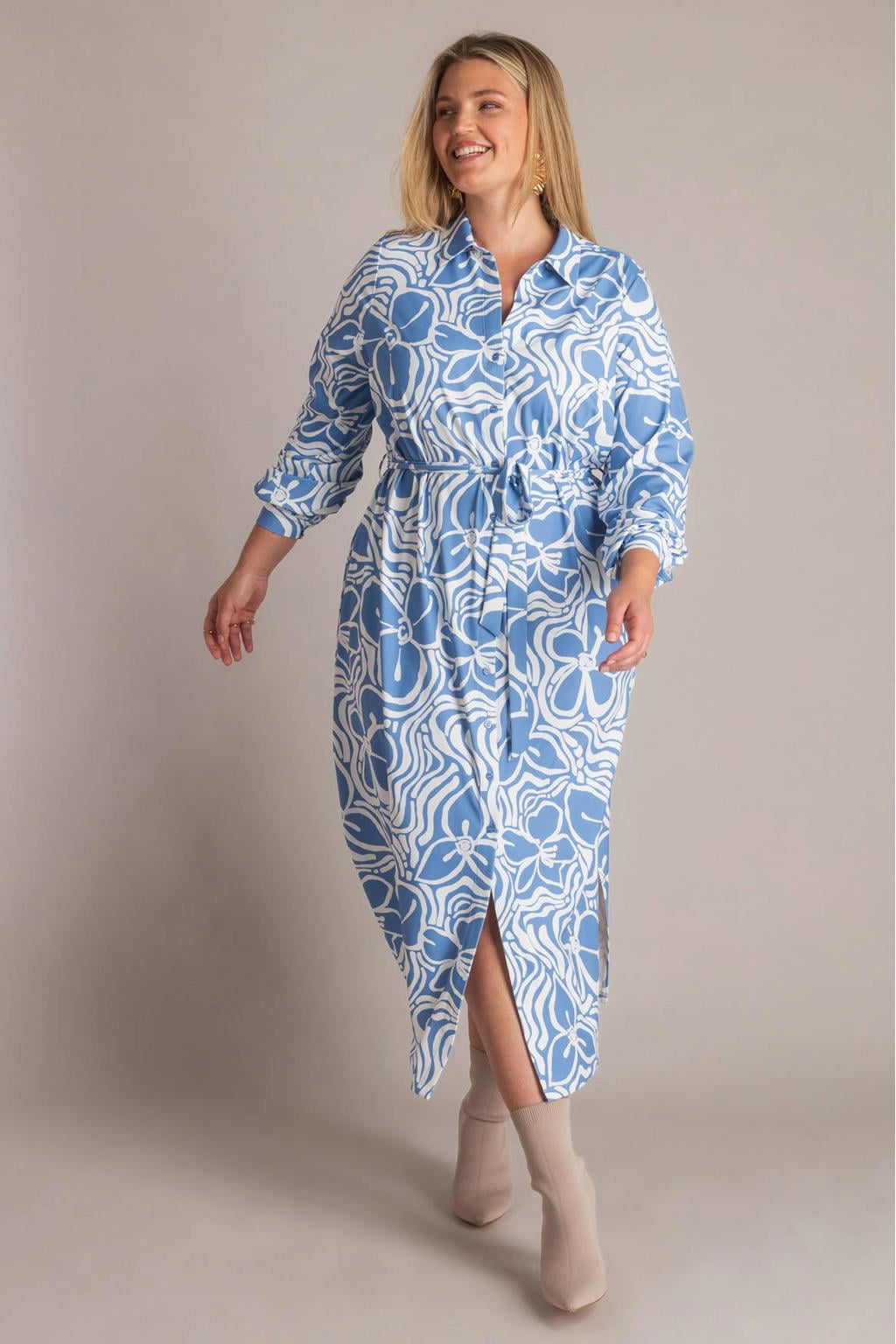 Lichtblauw en witte dames Yest Curve blousejurk travelstof met bloemenprint, lange mouwen en klassieke kraag