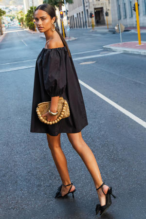 off shoulder jurk zwart