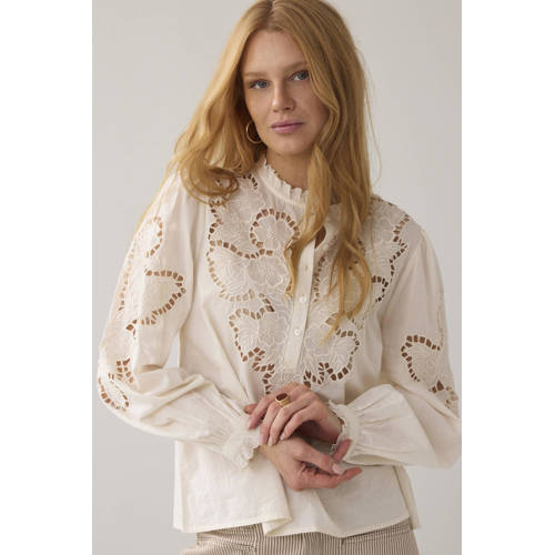 Summum top wit broderie afbeelding