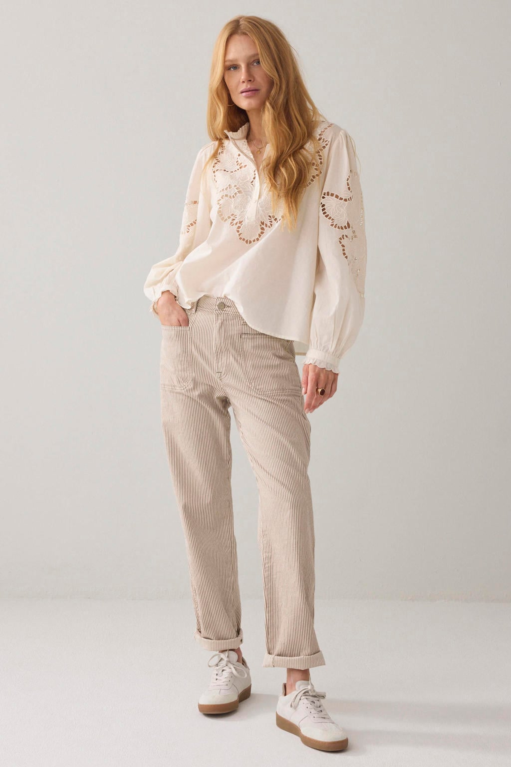 Witte dames Summum top broderie met effen, lange mouwen en mao kraag