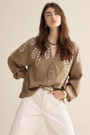 blouse beige