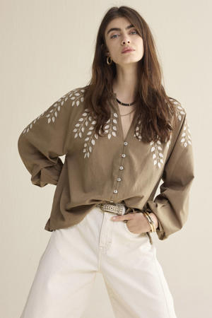 blouse beige