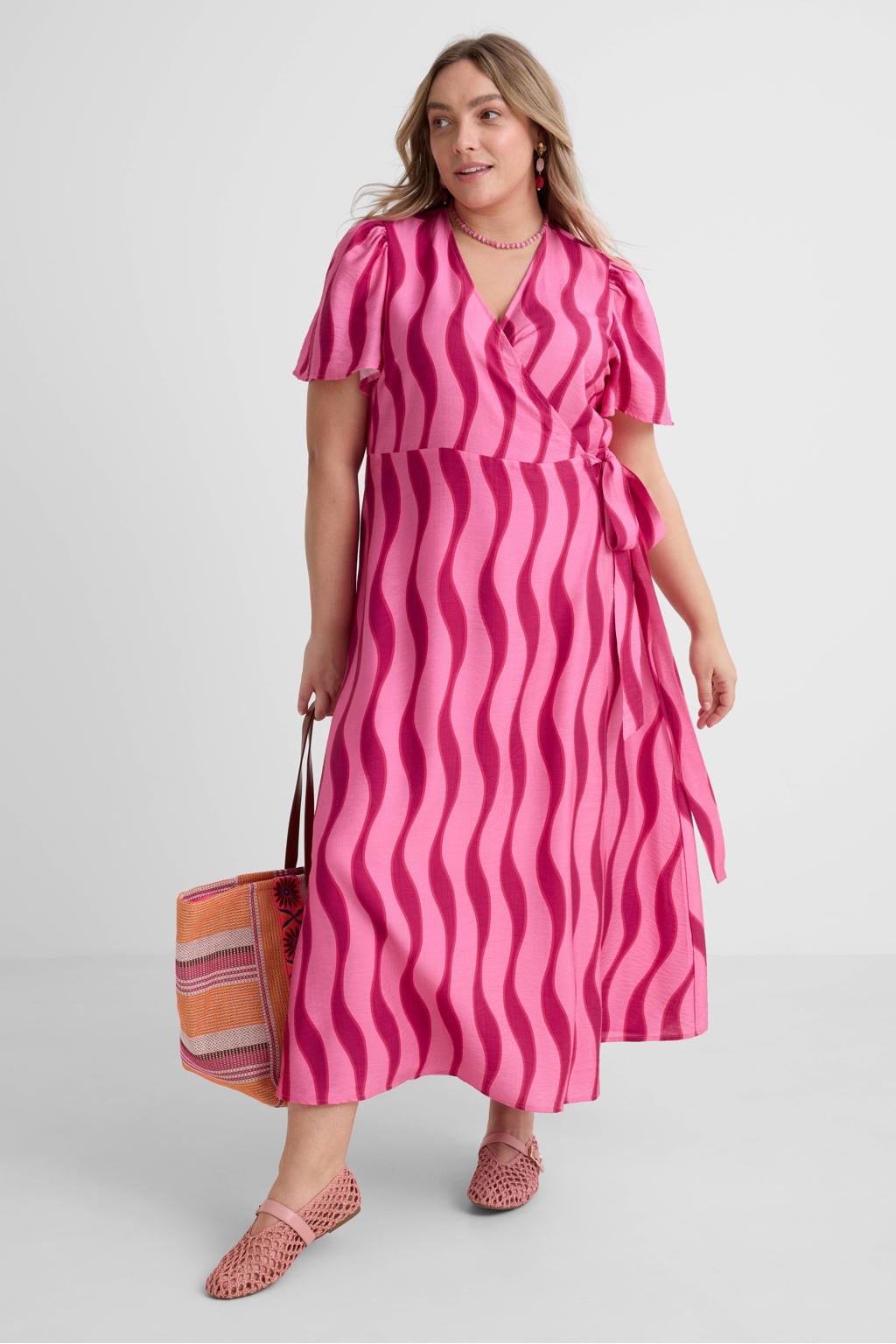 Roze dames ONLY CARMAKOMA wikkel- overslagjurk van modal met korte mouwen en V-hals