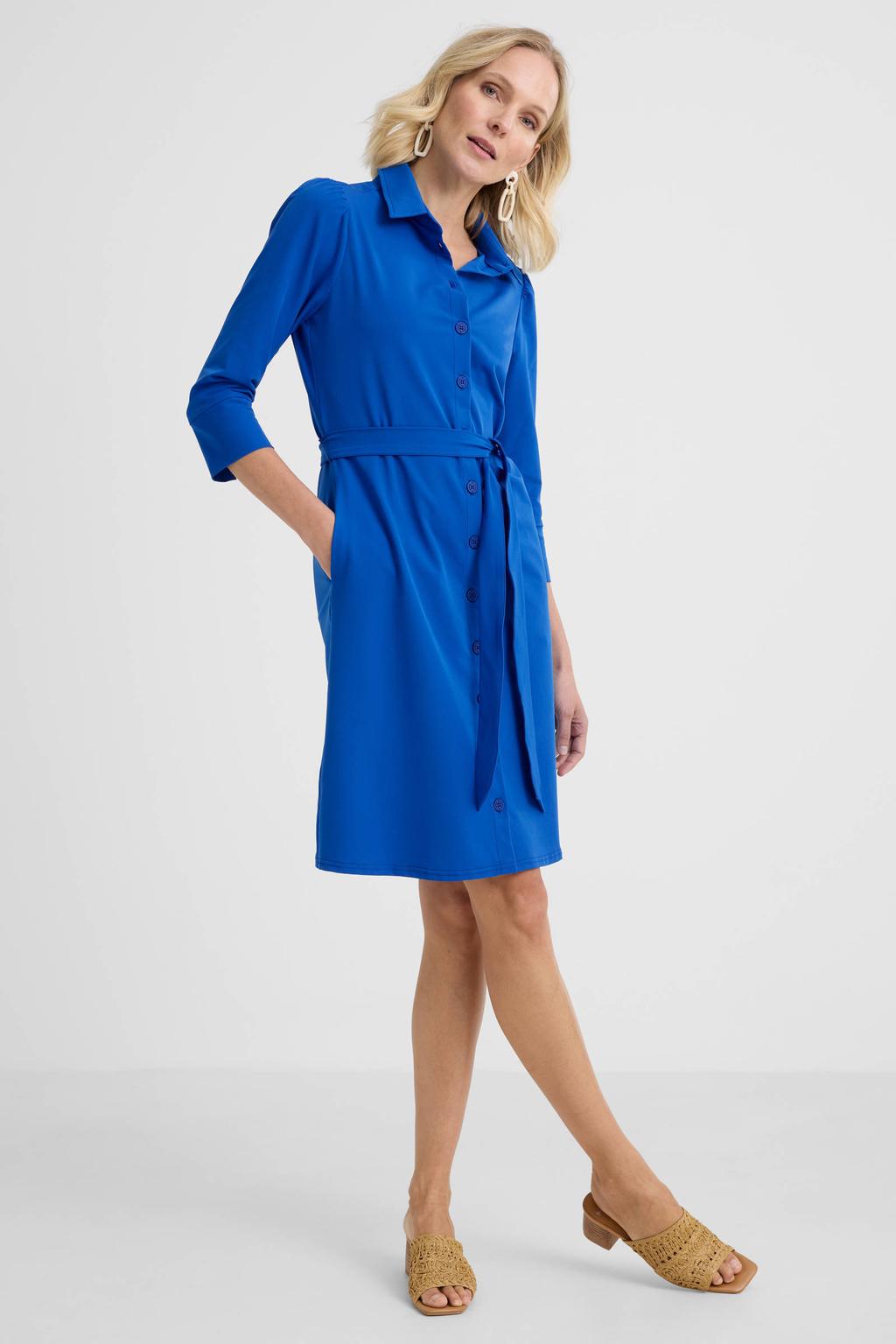 Blauwe dames TQ-Amsterdam t-shirtjurk korte jurk van travelstof met effen, lange mouwen en klassieke kraag