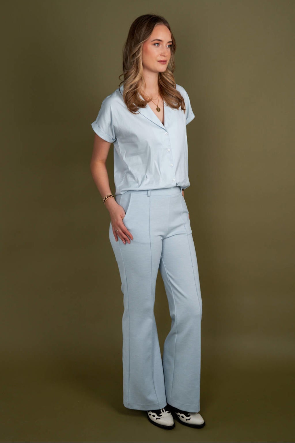 Lichtblauwe dames TQ-Amsterdam travelstof blouse met effen, korte mouwen, klassieke kraag en knoopsluiting