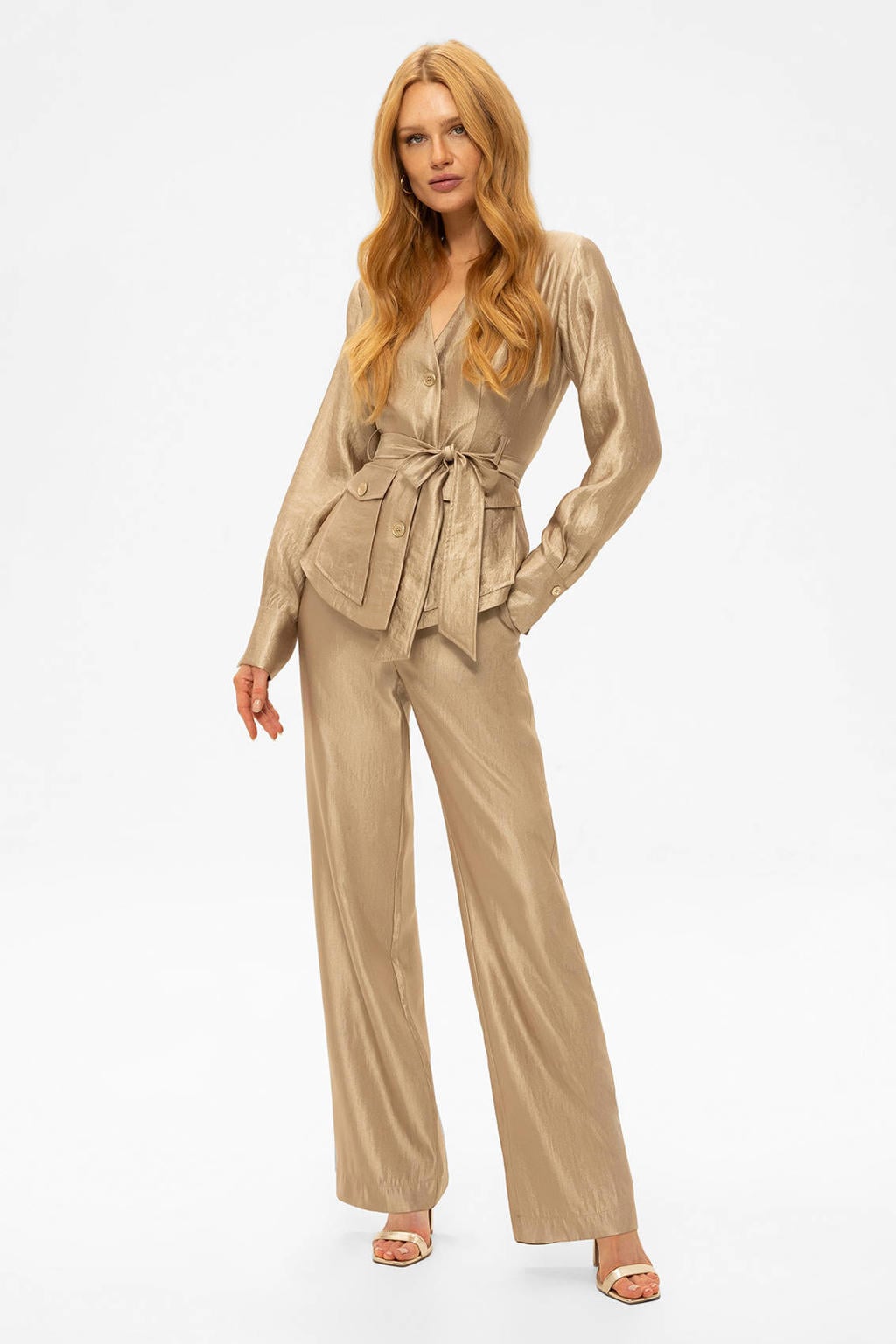 Taupe dames NIKKIE satijnen straight regular waist broek met rits- en knoopsluiting en effen
