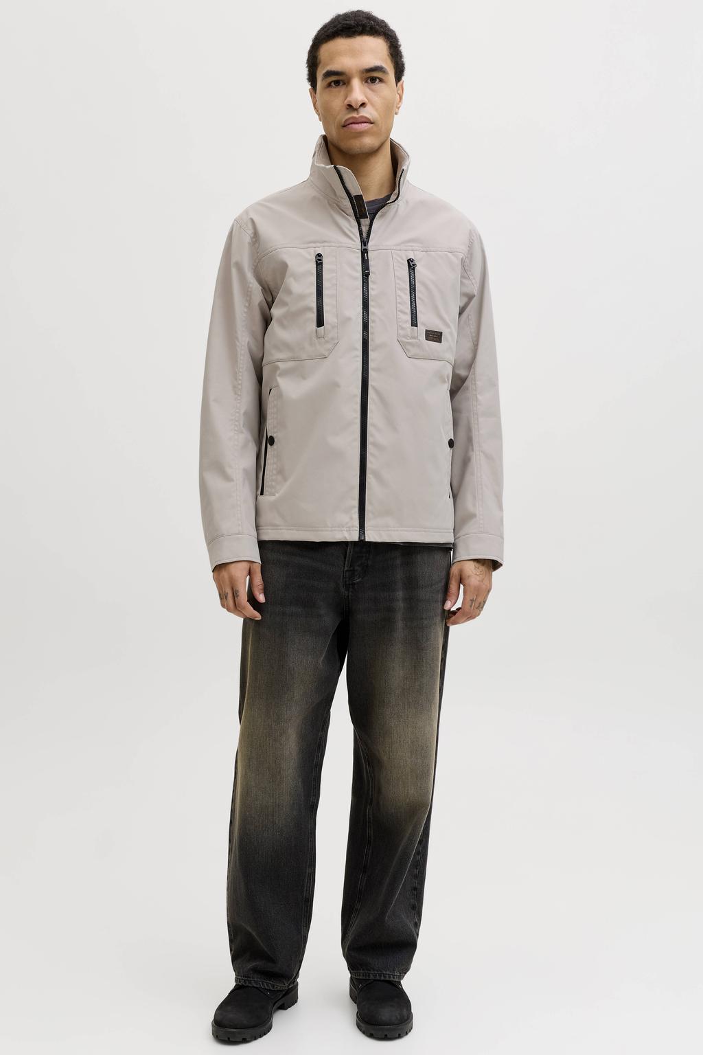 Beige heren JACK & JONES tussenjas van polyester met effen, lange mouwen, opstaande kraag en ritssluiting