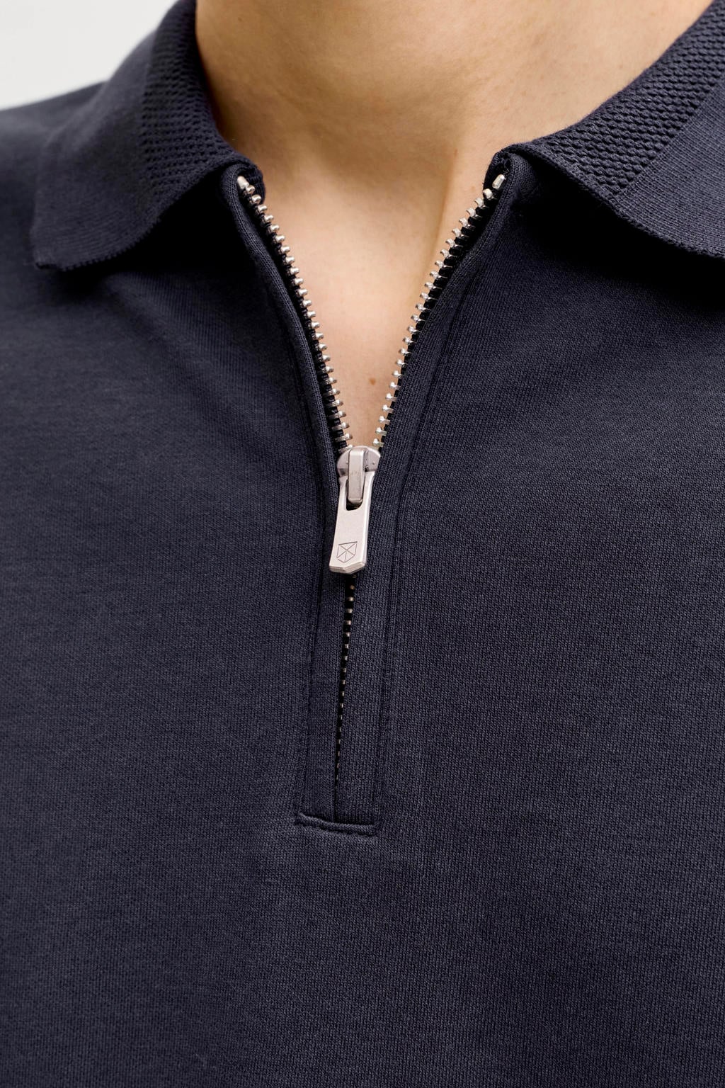 Donkerblauwe heren JACK & JONES PREMIUM regular polo fijn gebreid met effen, korte mouwen en halve rits