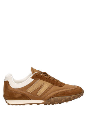 suède sneakers cognac