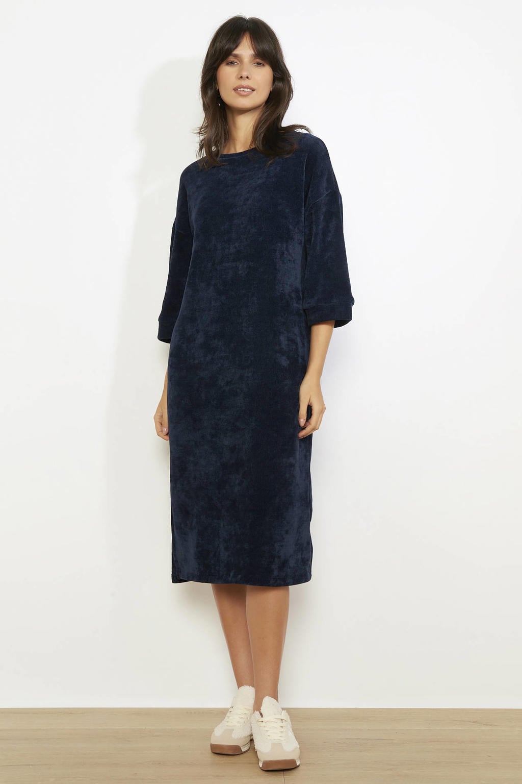 Marineblauw dames LOLALIZA velours midi-jurk blauw met effen, half lange mouwen, ronde hals en split