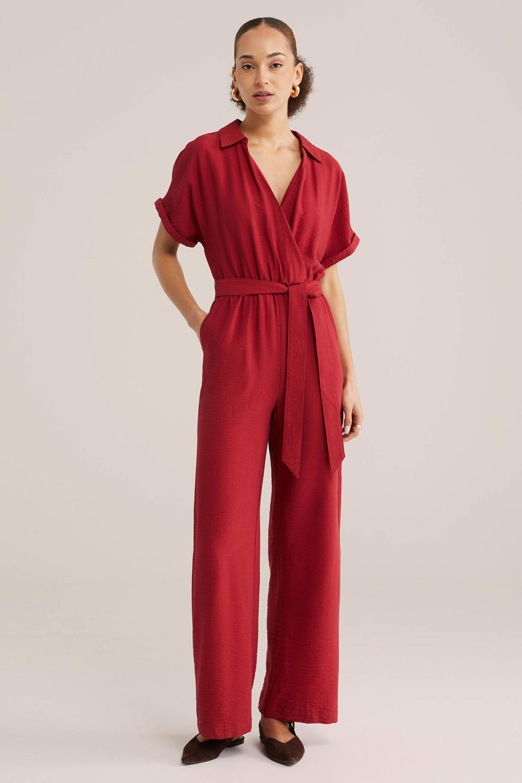 Rode dames WE Fashion Straight jumpsuit van viscose met effen, korte mouwen, V-hals en ceintuur