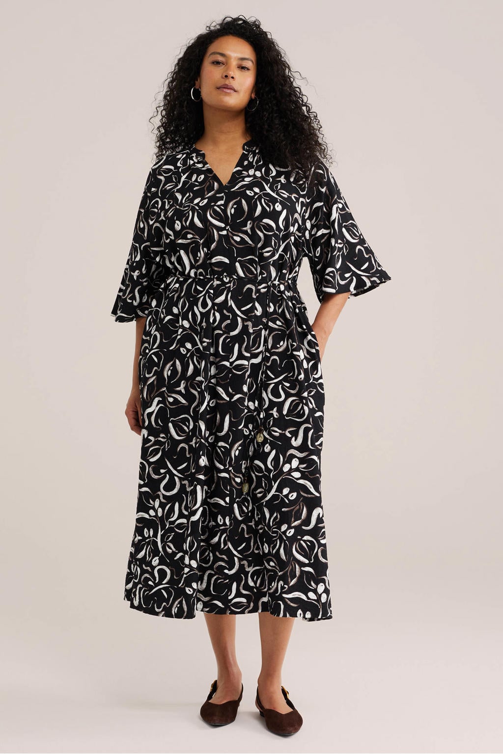 Zwart en ecru dames WE Fashion midi jurk van viscose met half lange mouwen en V-hals