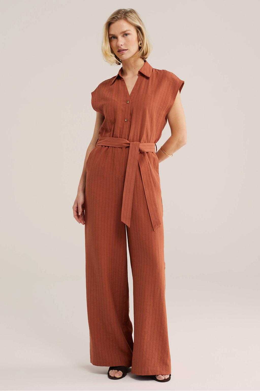 Terra en zwarte dames WE Fashion gestreepte straight jumpsuit van rayon met klassieke kraag, knoopsluiting en ceintuur
