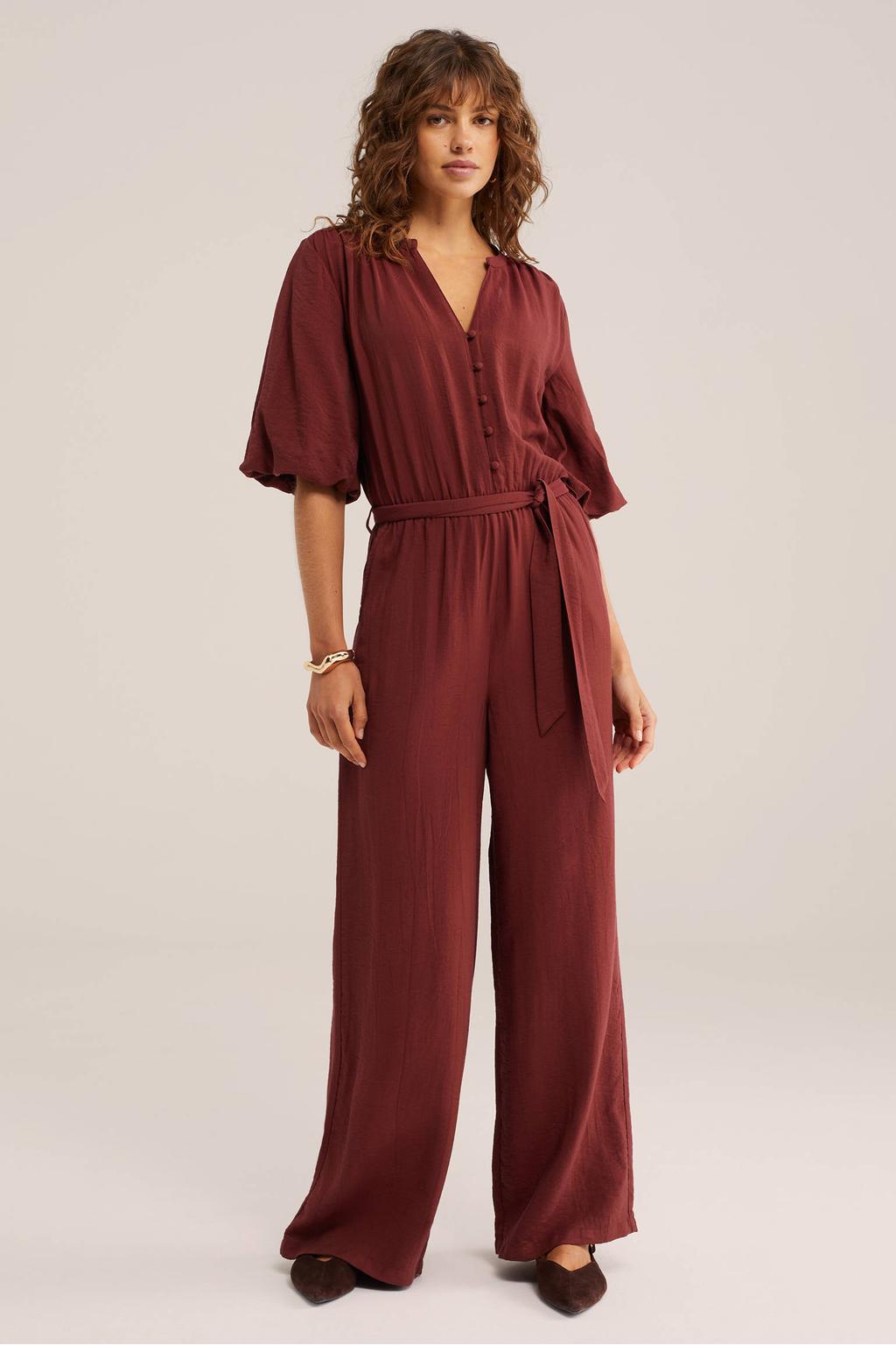 Donkerrode dames WE Fashion jumpsuit van viscose met effen, half lange mouwen, mao kraag, knoopsluiting en ceintuur
