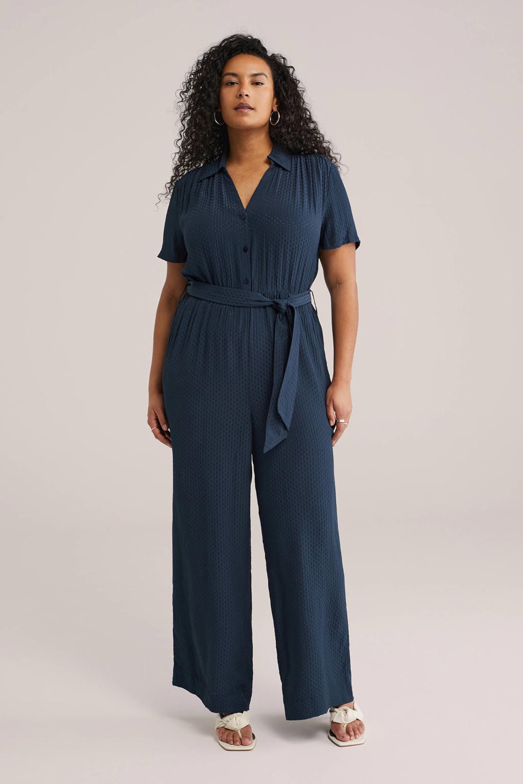 Blauwe dames WE Fashion Curve jumpsuit van viscose met effen, korte mouwen, klassieke kraag, knoopsluiting en ceintuur