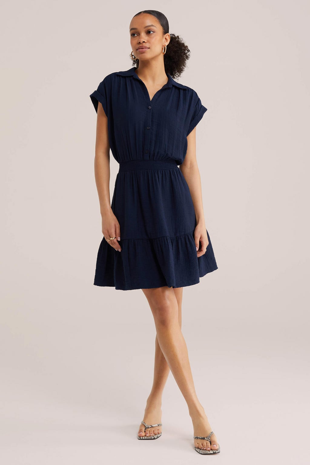 Donkerblauwe dames WE Fashion korte jurk van viscose met effen, klassieke kraag en knoopsluiting