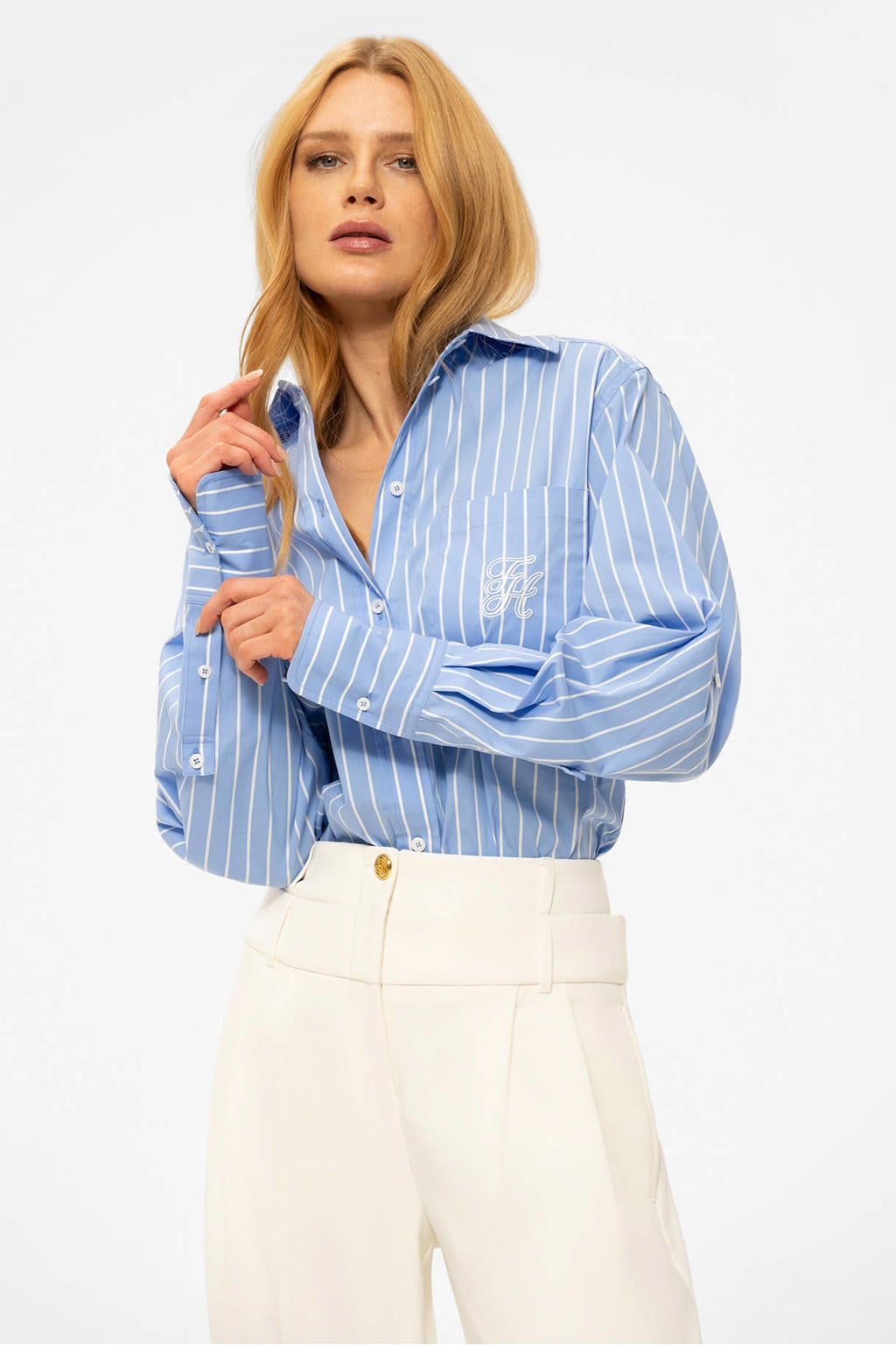 Lichtblauw en witte dames Fifth House blouse van katoen met krijtstreepprint, lange mouwen, klassieke kraag en knoopsluiting