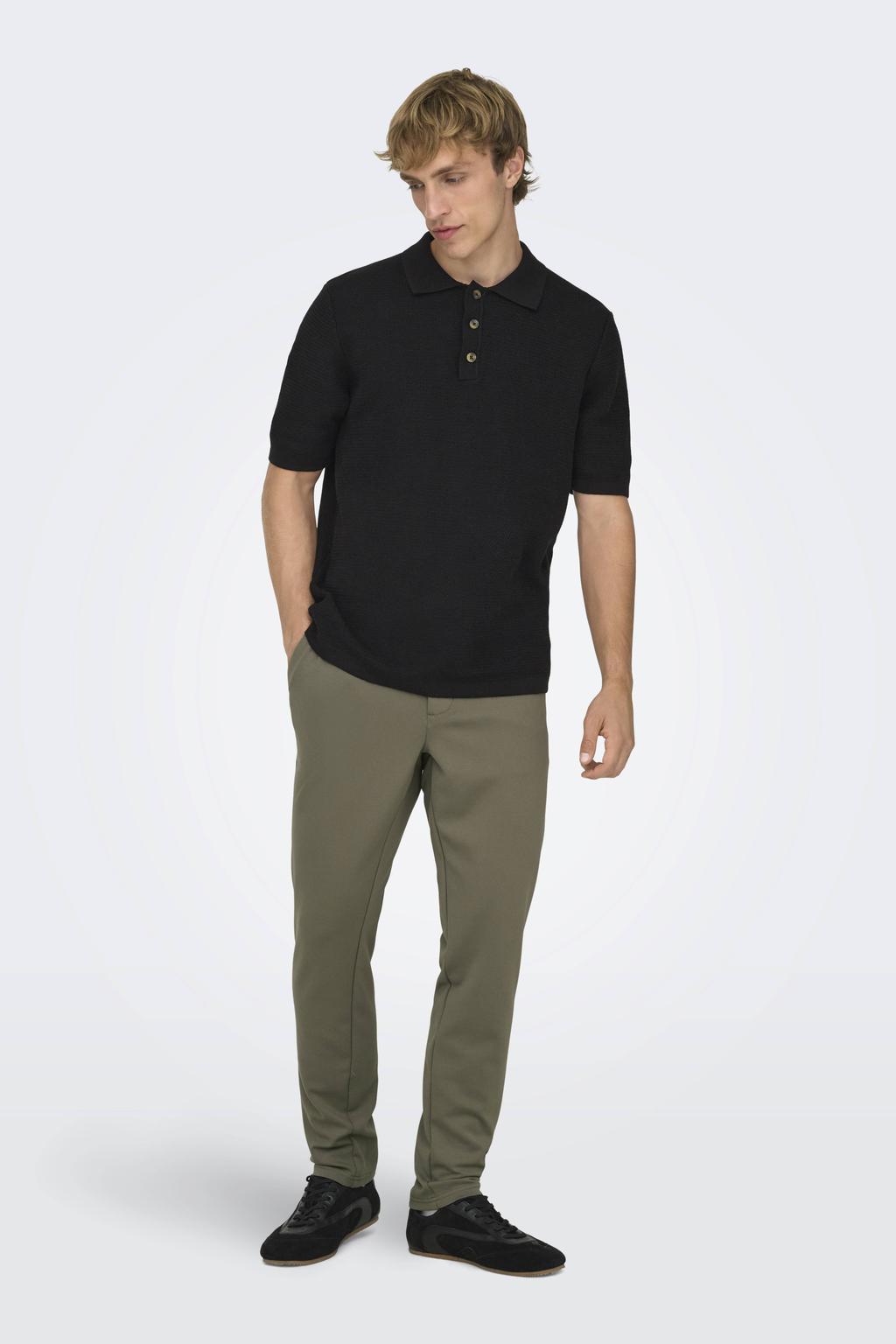 Zwarte heren ONLY & SONS regular polo gebreid van katoen met effen, korte mouwen en knoopsluiting
