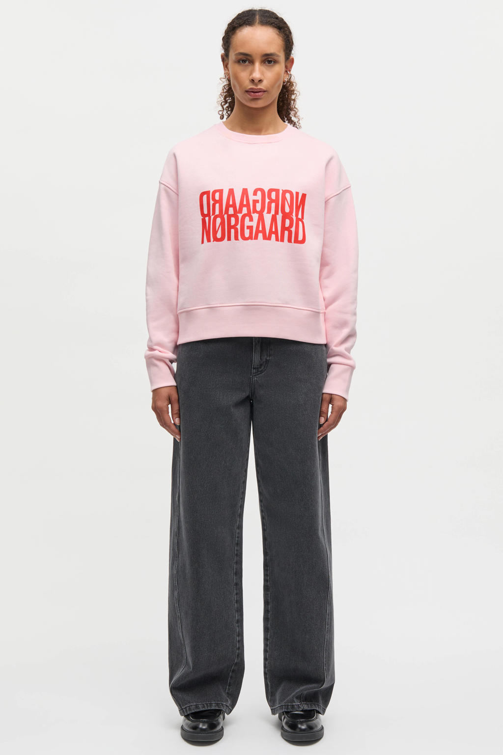 Lichtroze en rode dames MADS NØRGAARD COPENHAGEN sweater van katoen met tekst print, lange mouwen en ronde hals