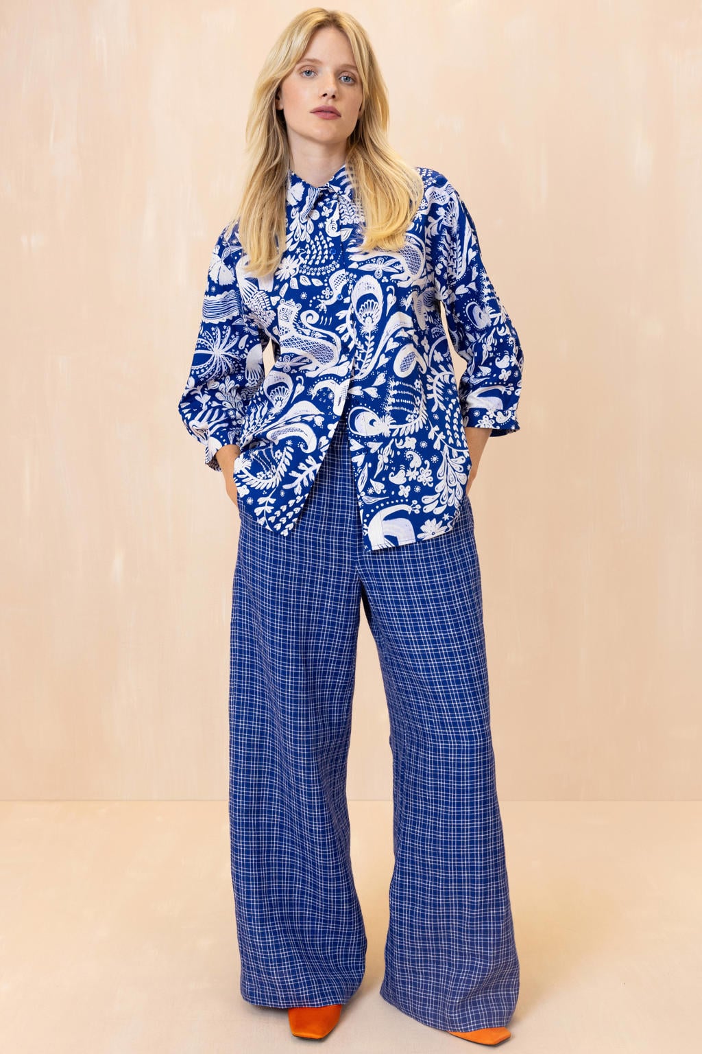 Donkerblauw en witte dames Oilily blouse print van katoen met paisley print, half lange mouwen, klassieke kraag en knoopsluiting