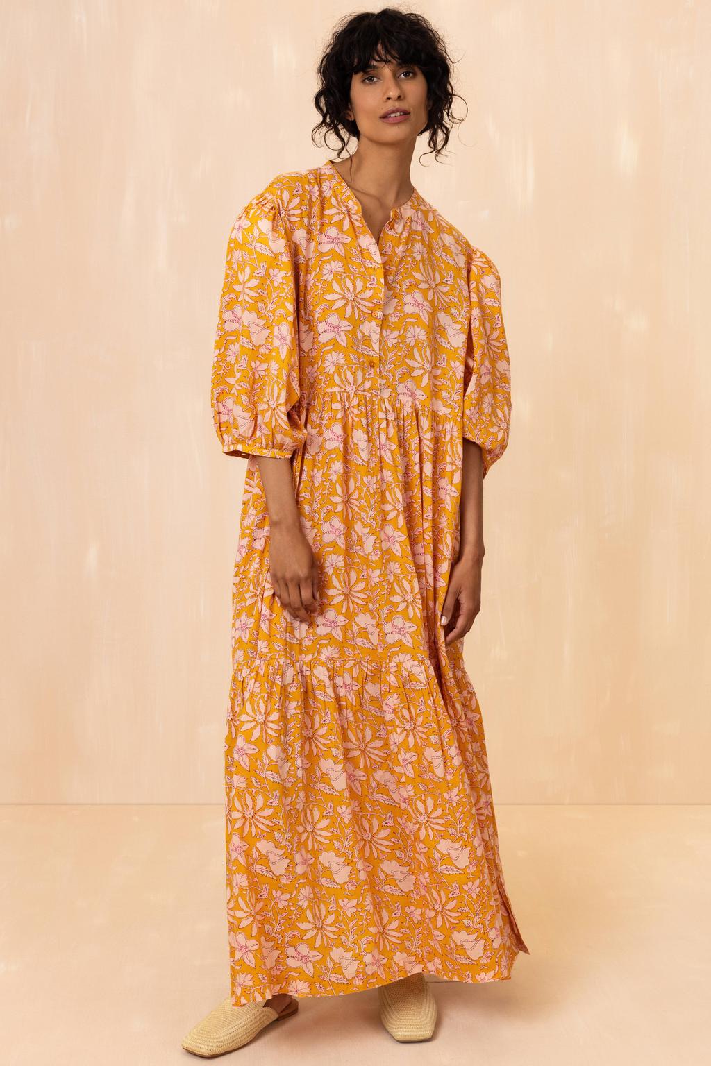 Geel en roze dames Oilily gebloemde maxi jurk van katoen met driekwart mouwen en ronde hals