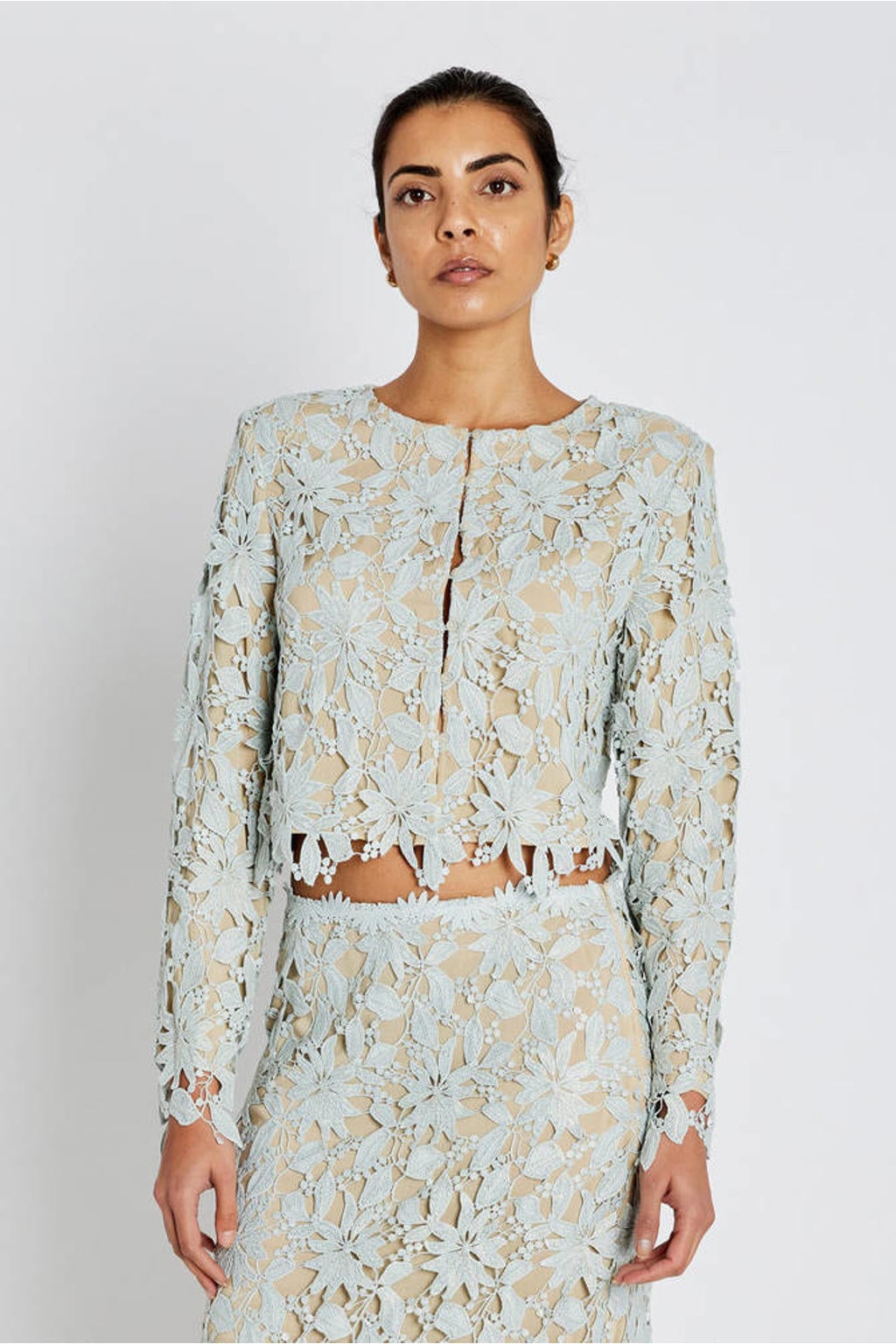Lichtblauwe dames Bruuns Bazaar gebloemde cropped blazer van polyester met lange mouwen, reverskraag en knoopsluiting