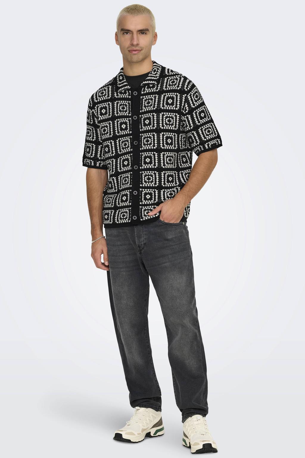 Zwarte heren ONLY & SONS loose casual overhemd patroon met korte mouwen, klassieke kraag en knoopsluiting