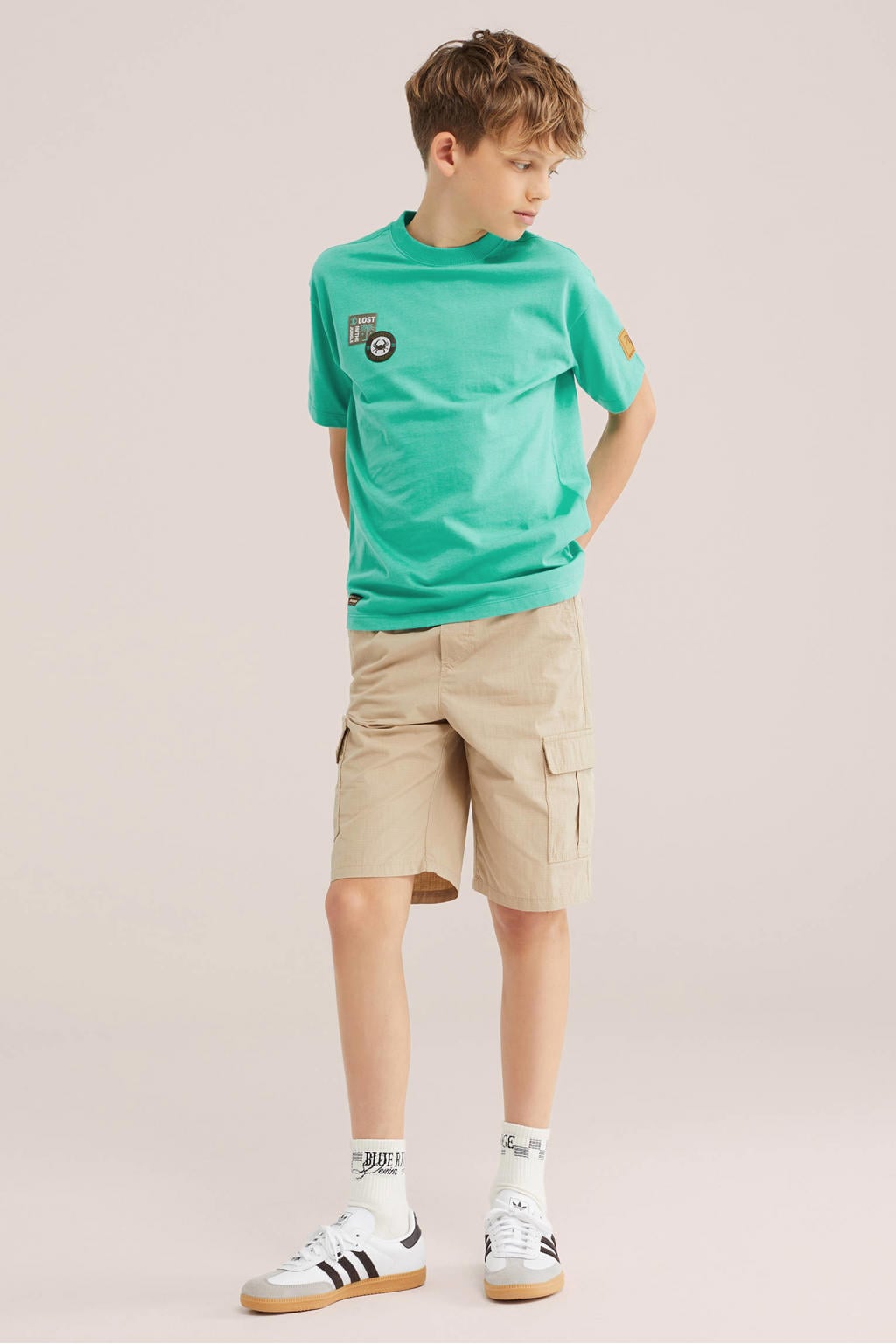 Groene jongens WE Fashion T-shirt van katoen met effen, korte mouwen, ronde hals en patches
