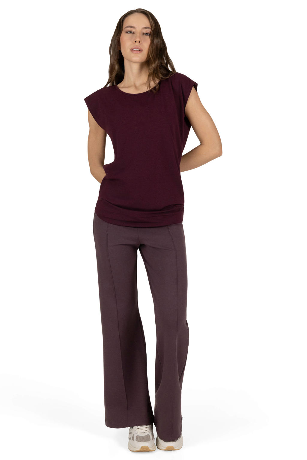 Donkerrode dames Urban Goddess sportshirt Asana van bamboe met korte mouwen en boothals