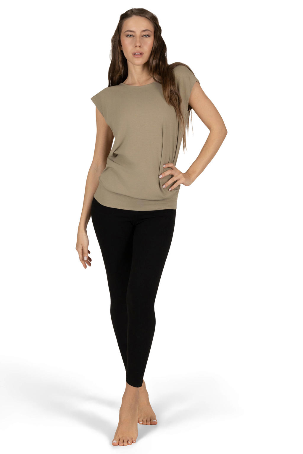 Zandkleurige dames Urban Goddess sportshirt Asana van bamboe met korte mouwen en boothals