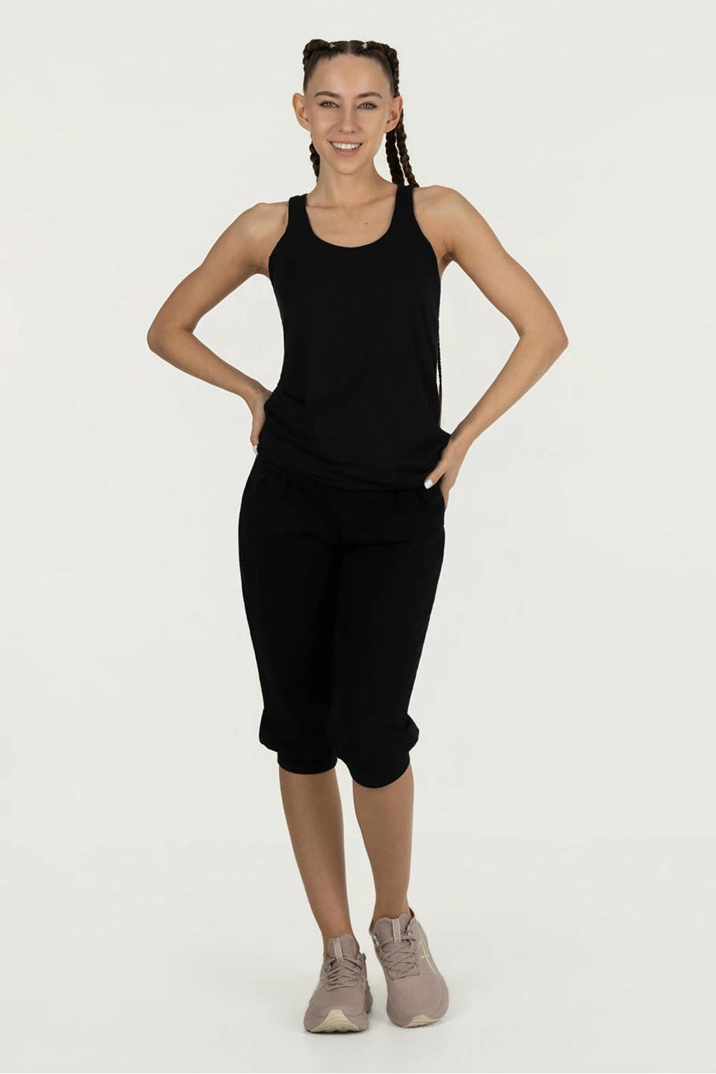 Zwarte dames Urban Goddess sportcapri Sukha van katoen met loose fit en regular waist