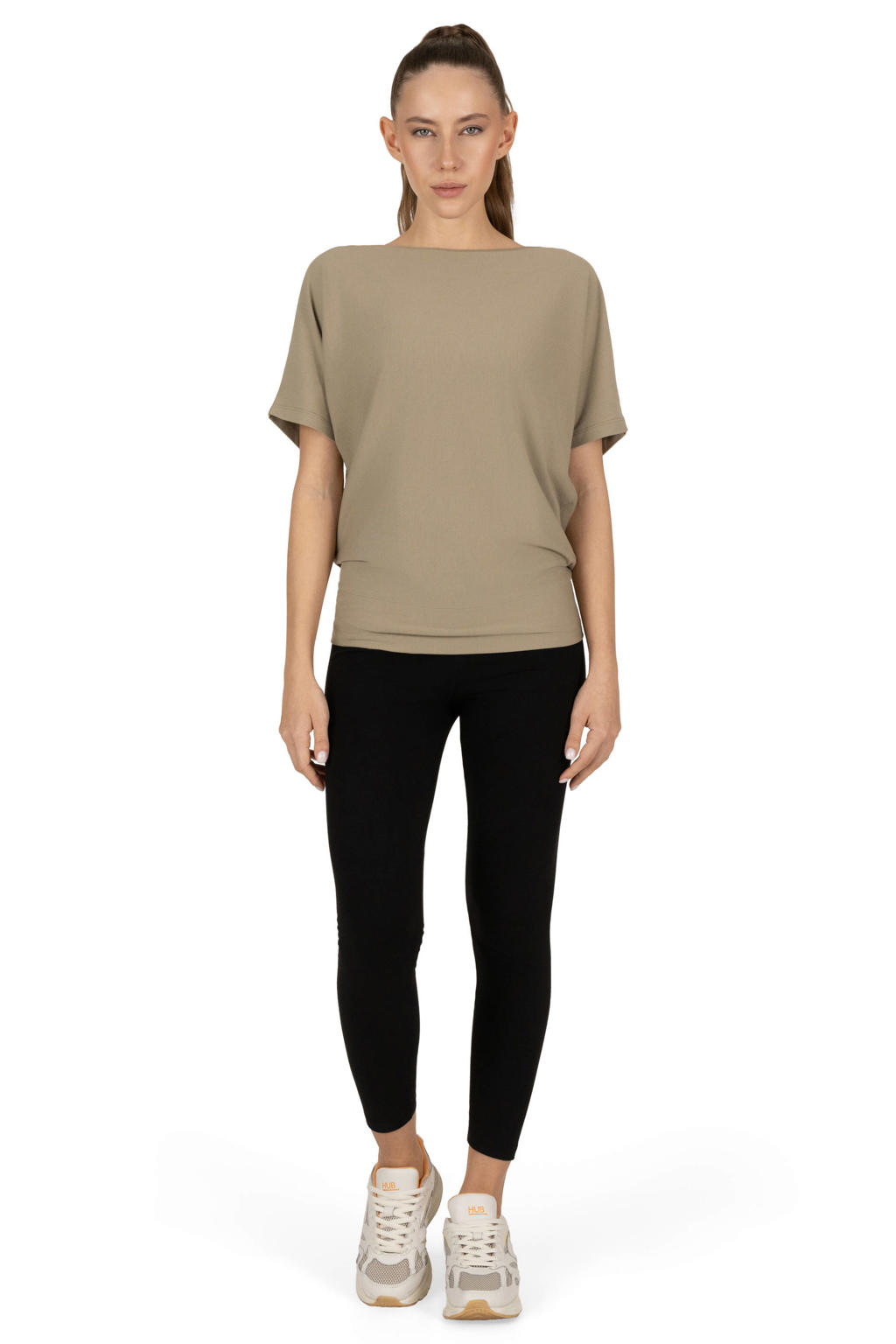 Zandkleurige dames Urban Goddess sporttop Budhi van bamboe met ronde hals
