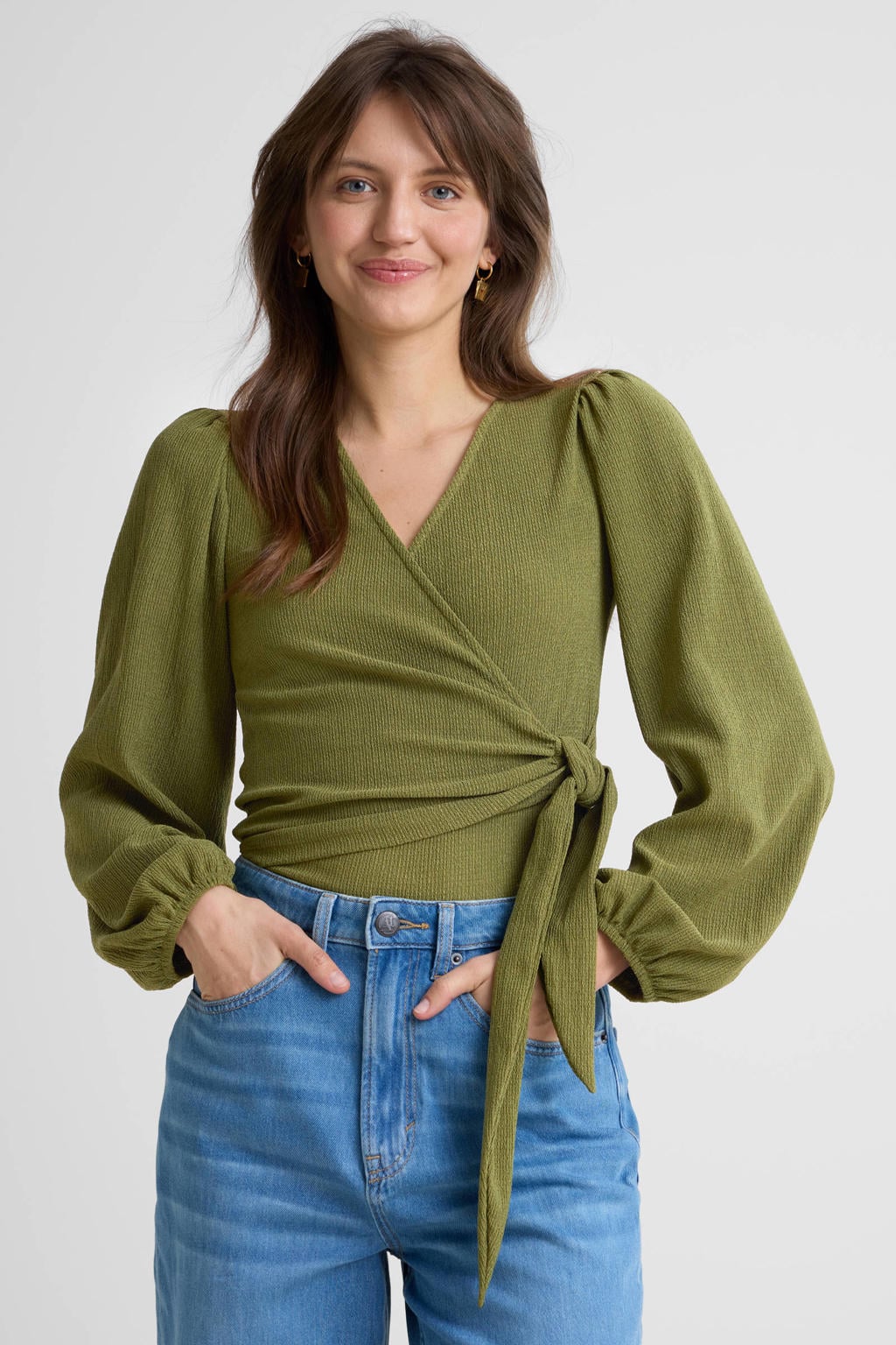 Olijfgroene dames Anytime crinkle overslag top van viscose met effen en lange mouwen