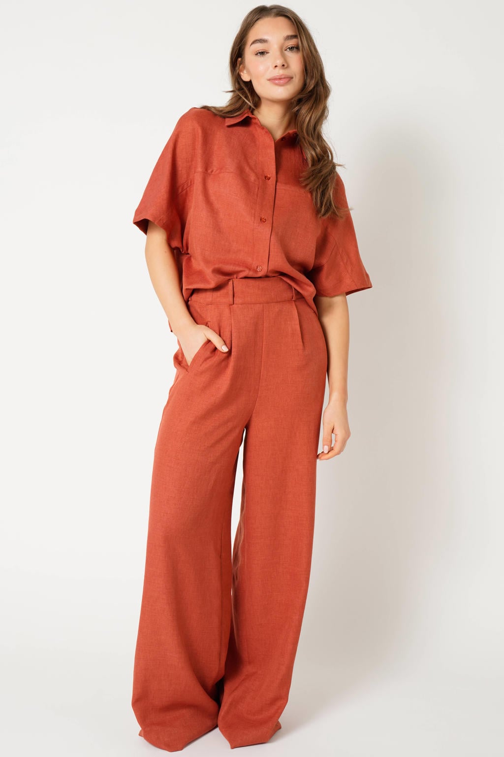 Terracottakleurige dames Est'seven top van polyester met korte mouwen en klassieke kraag