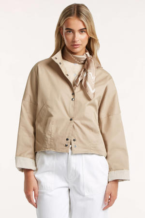 trenchcoat beige