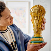 thumbnail: LEGO Editions Sports Officiële FIFA World Cup Trofee Beker Set 43020
