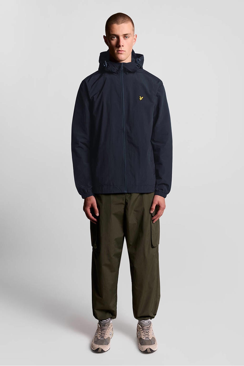 Donkerblauwe heren Lyle & Scott zomerjas van nylon met effen, lange mouwen, capuchon en ritssluiting