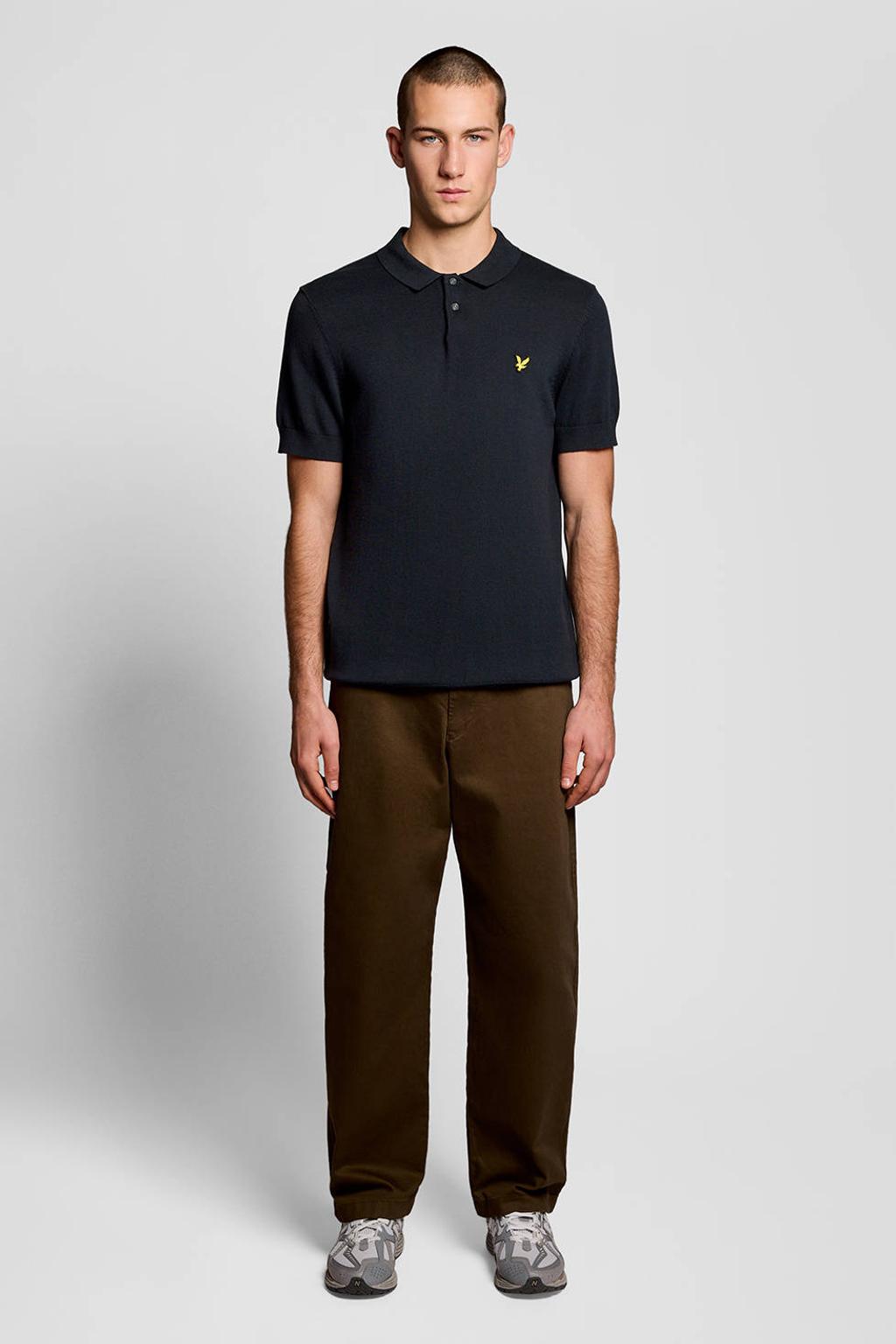 Donkerblauwe heren Lyle & Scott regular polo fijn gebreid van katoen met effen, korte mouwen, knoopsluiting en pique