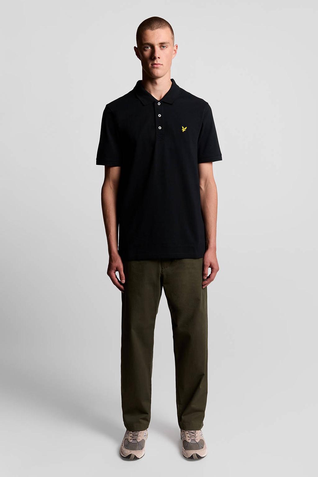 Zwarte heren Lyle & Scott regular polo van katoen met effen, korte mouwen, knoopsluiting en pique