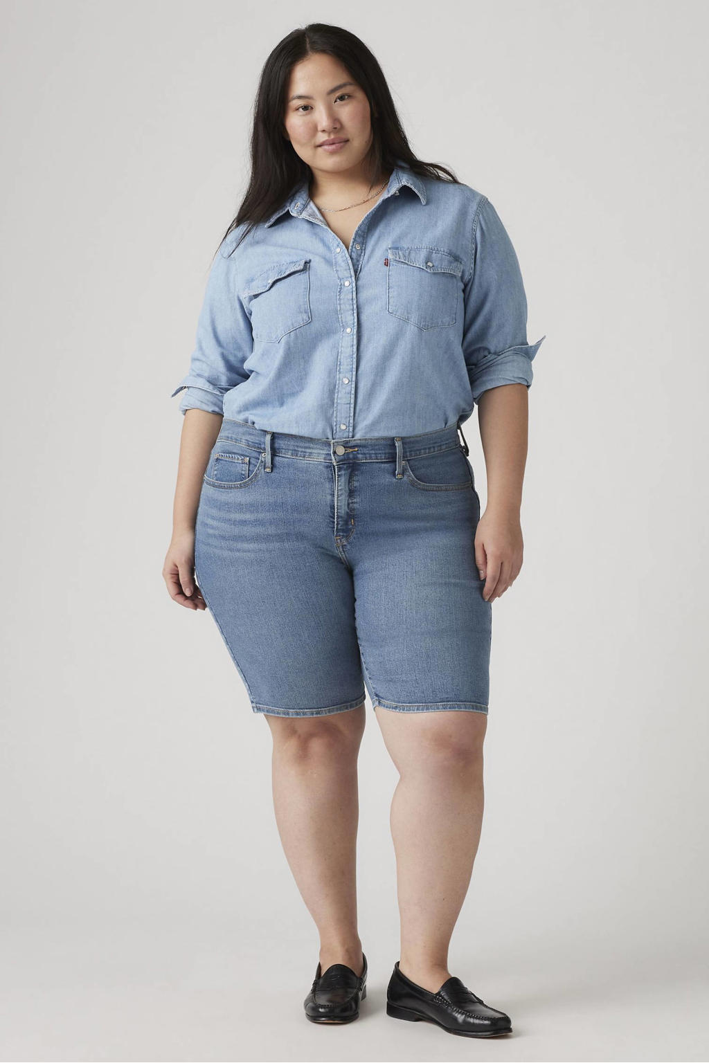 Medium blue denim dames Levi's Plus regular waist short met rits- en knoopsluiting
